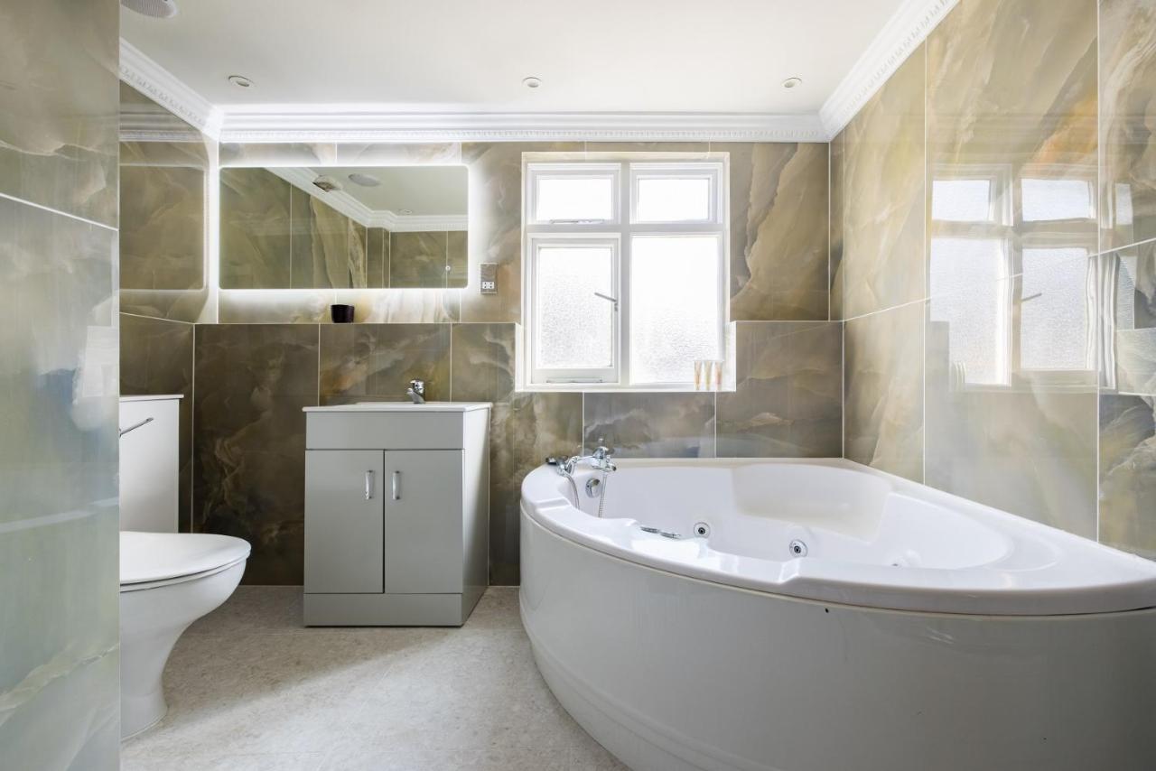 The Sussex Garden Retreat - Elegant 2Bdr Flat Lejlighed London Eksteriør billede