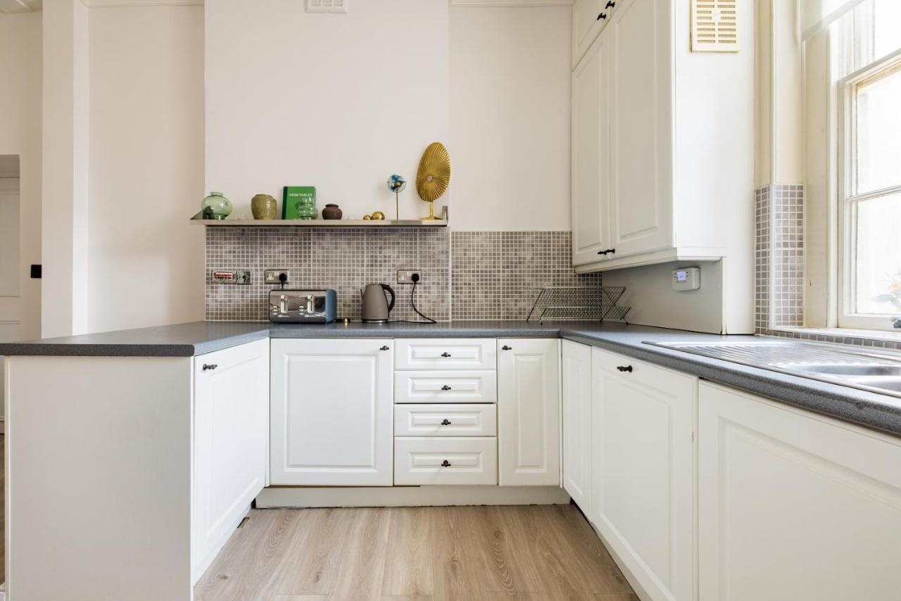 The Sussex Garden Retreat - Elegant 2Bdr Flat Lejlighed London Eksteriør billede