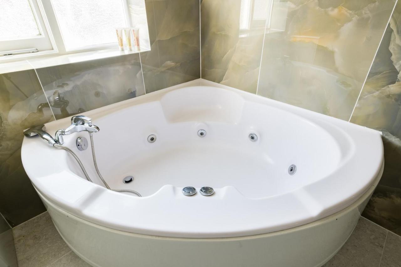 The Sussex Garden Retreat - Elegant 2Bdr Flat Lejlighed London Eksteriør billede